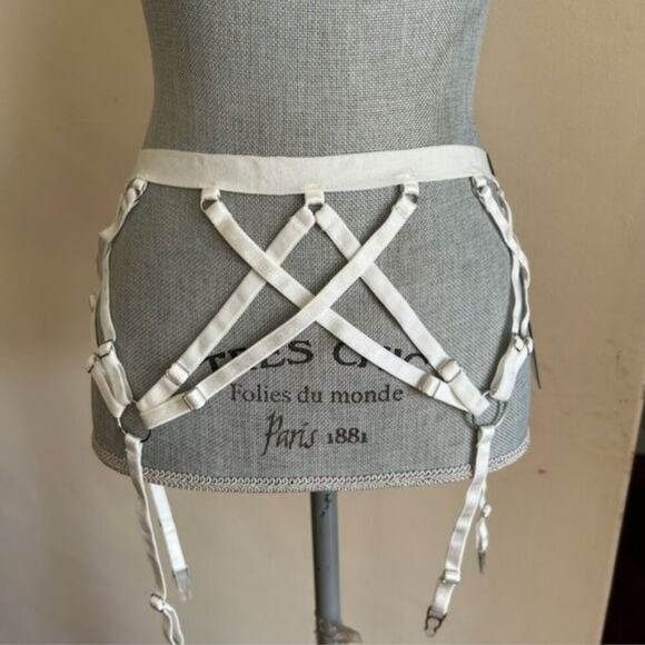 NEW Thistle and Spire Ivory White Strapped Adjustable Garter Belt Linmgerie - Picture 1 of 9